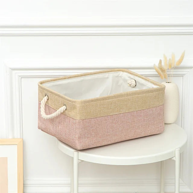 Panier rose pour chien et ses jouets