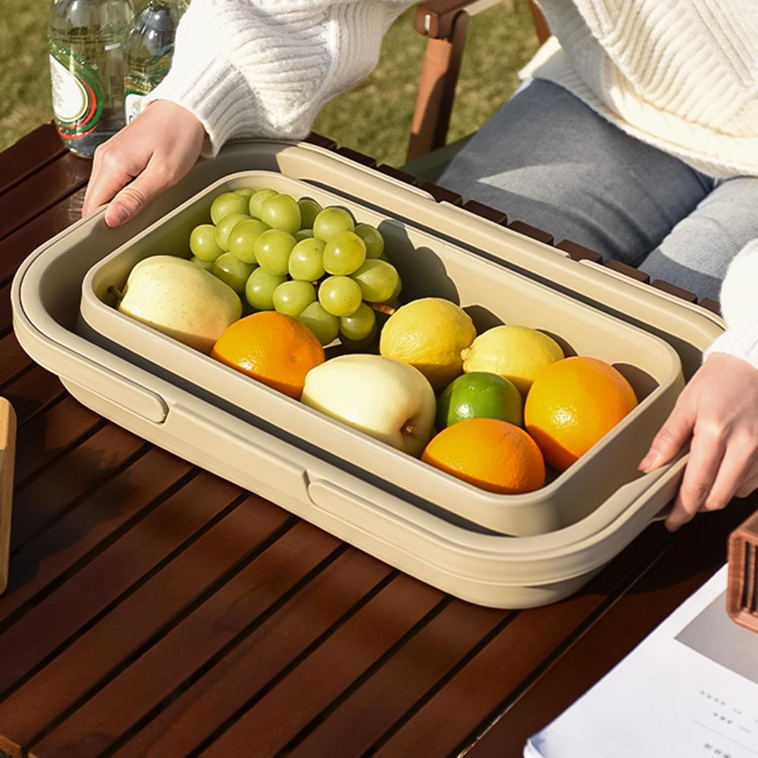 Panier pique nique pliable en plastique avec des fruits