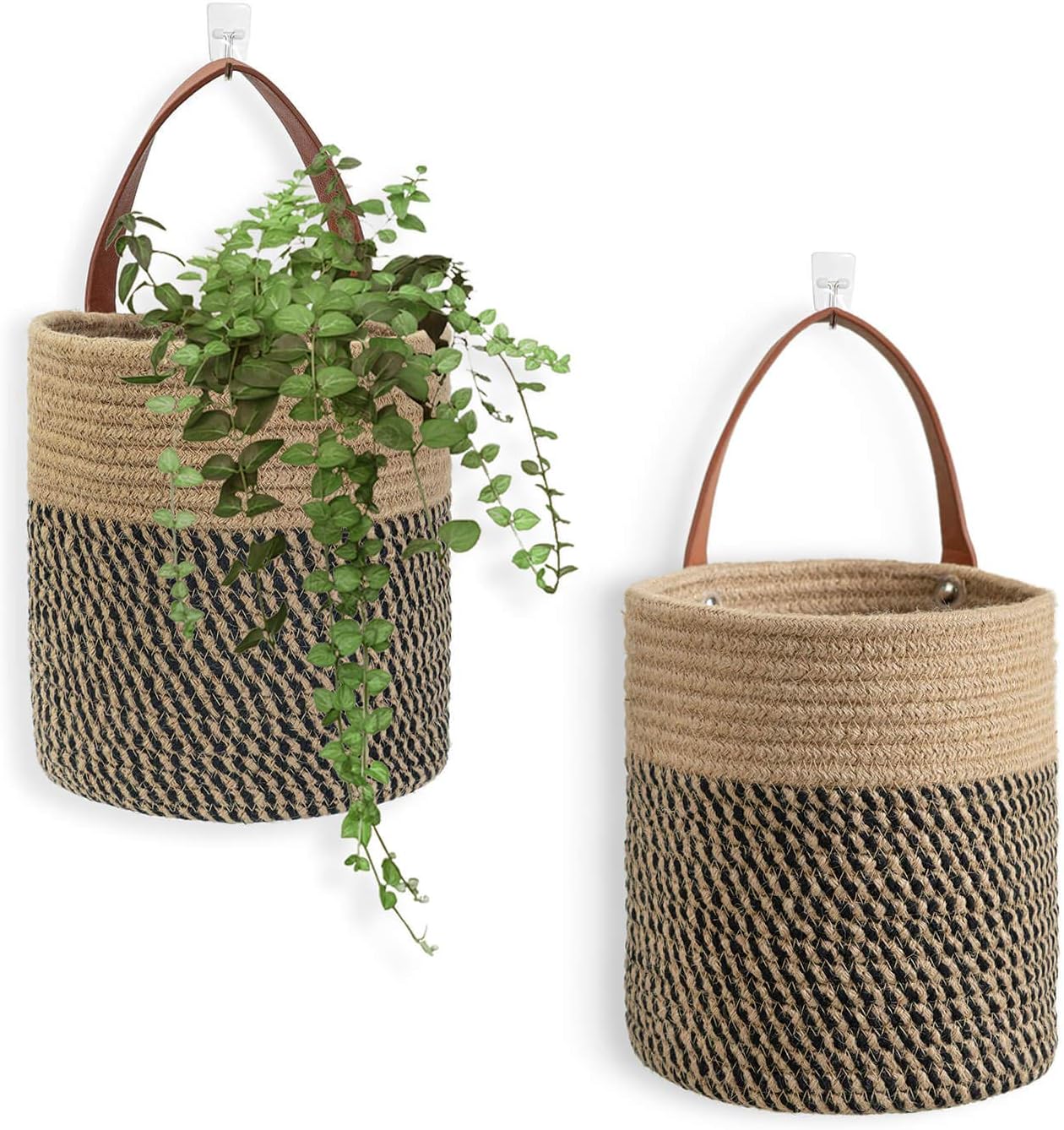 Panier suspendu noir et marron en jute avec une plante à l'intérieur