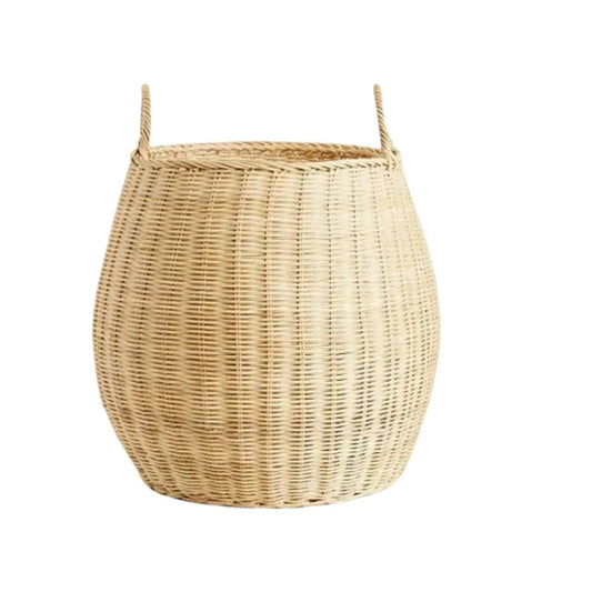 Panier à linge osier rond et minimaliste sur fond blanc