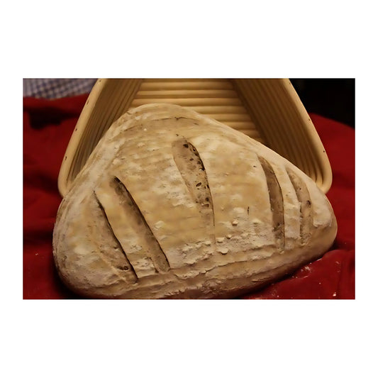Panier à pain triangulaire en rotin doublé de type banneton Au comptoir des paniers