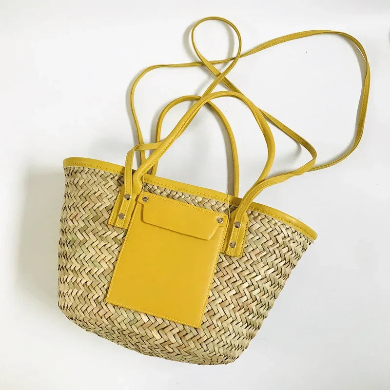 Sac panier en osier avec pochette en cuir jaune pratique