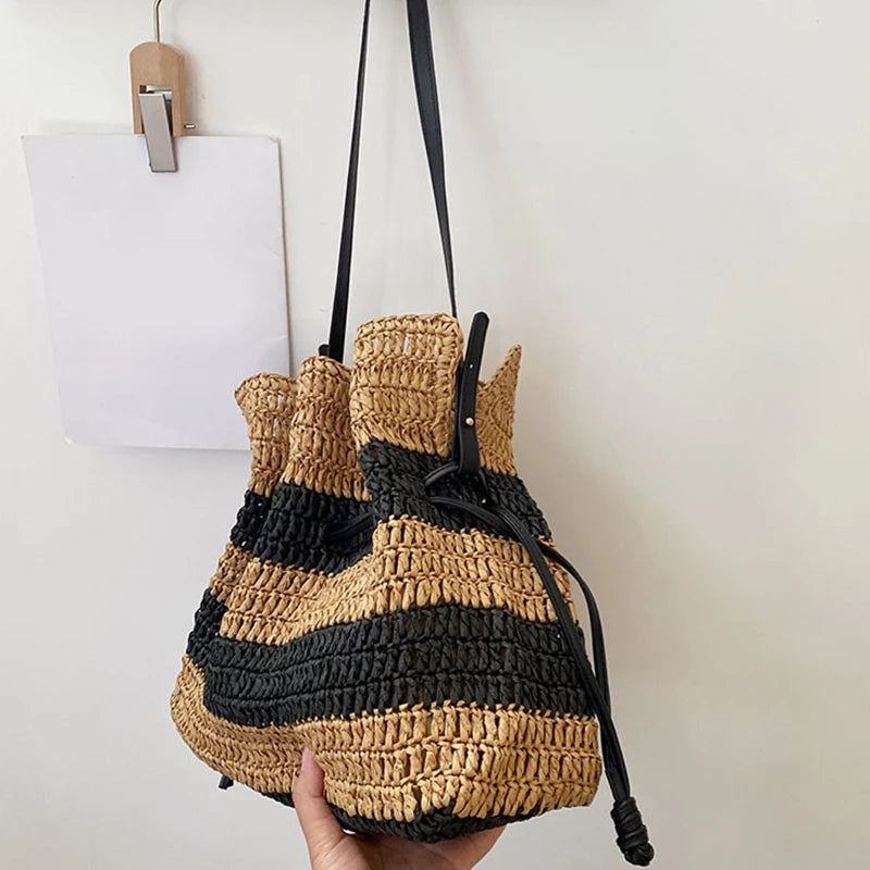 Sac panier tressé à rayures avec lanières robuste