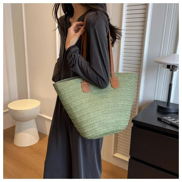 Sac panier tressé vert avec anses en cuir et fermeture éclair authentique