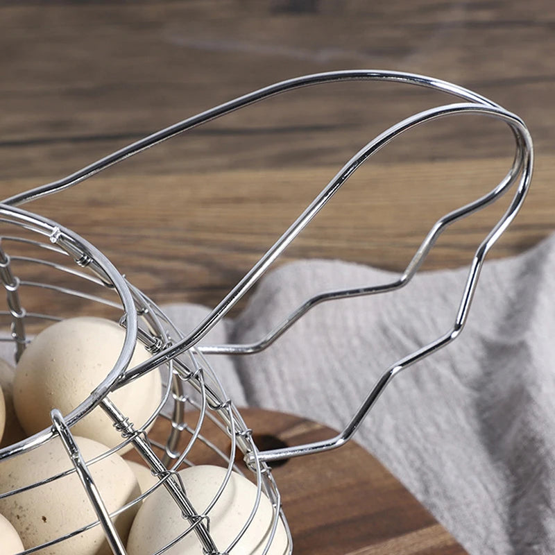 Zoom sur les poignées du panier à oeufs en forme de poule