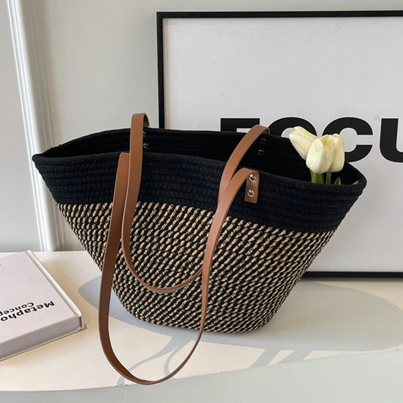 Sac panier de plage chic en cordes tressées noires et blanches avec rayures et anses