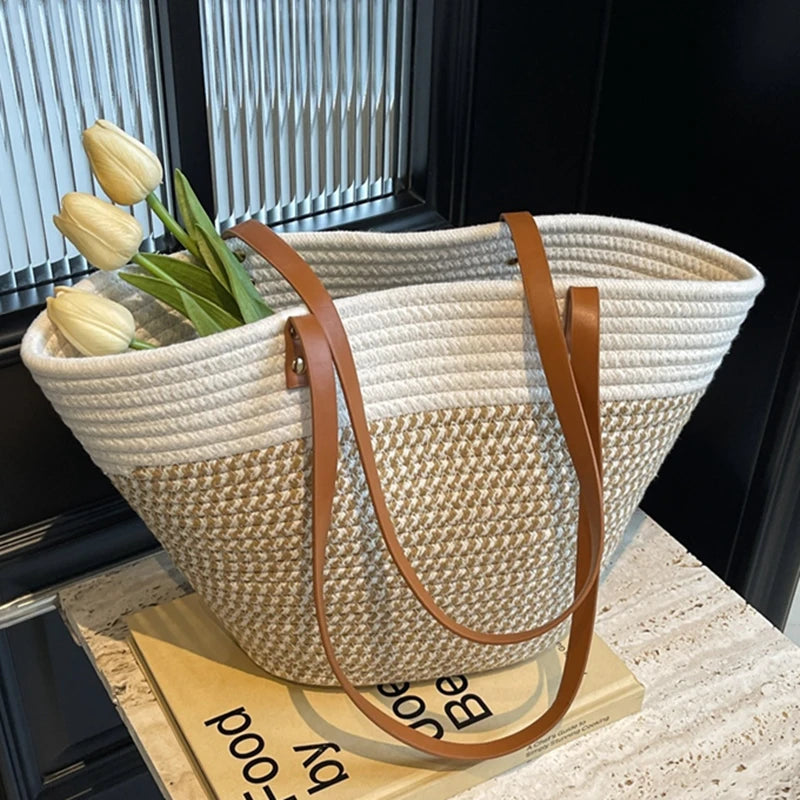 Sac panier de plage chic en cordes tressées avec rayures et anses, authentique et pratique