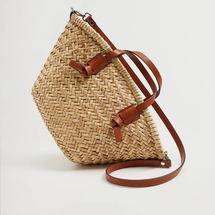 Petit sac panier en osier avec détails en cuir robuste