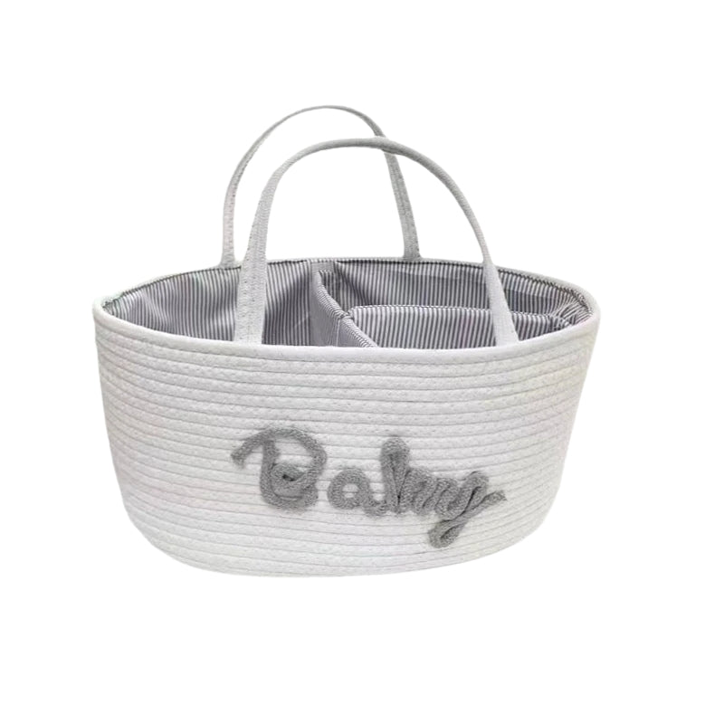 Panier rangement bébé raffiné et classe sur fond blanc